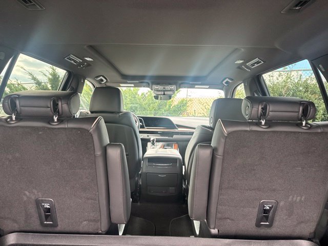 Used 2023 Cadillac Escalade Premium Luxury AWD/4WD image 13