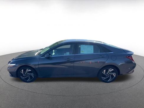 Used 2025 Hyundai Elantra SEL image 9