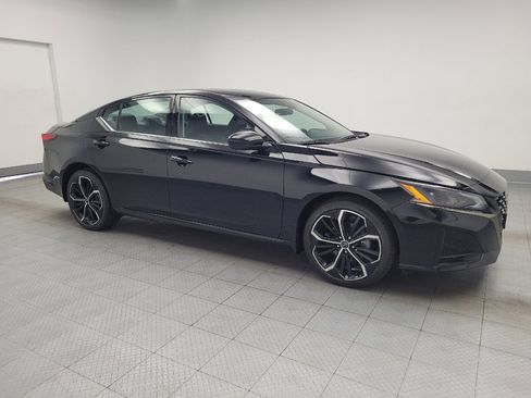 Used 2023 Nissan Altima 2.5 SR AWD/4WD image 11