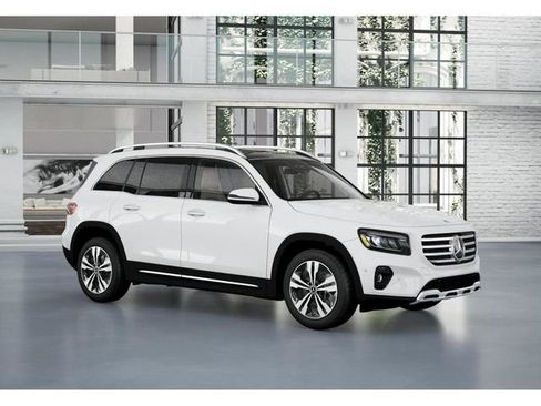 Used 2026 Mercedes-Benz GLB 250 4MATIC image 12