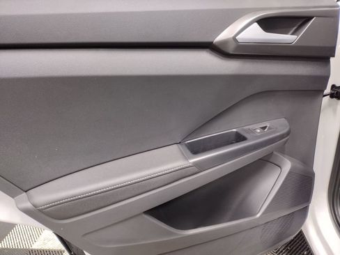 New 2025 Volkswagen Taos SE image 22