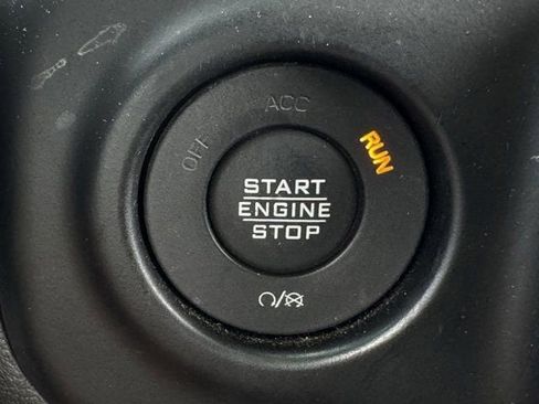 Used 2022 Jeep Gladiator Sport image 22