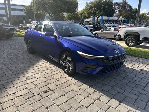 Used 2025 Hyundai Elantra SEL FWD image 16