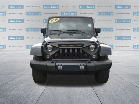 Used 2016 Jeep Wrangler Unlimited Sahara w/ Dual Top Group AWD/4WD image 2