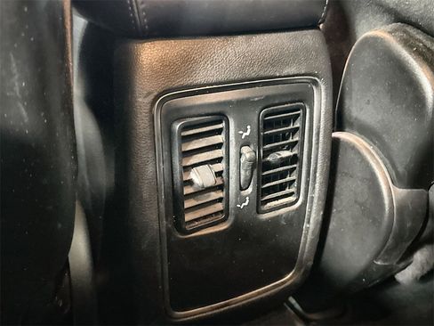 Used 2020 Dodge Durango SXT image 27