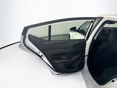 Used 2025 Nissan Altima 2.5 SV FWD image 24