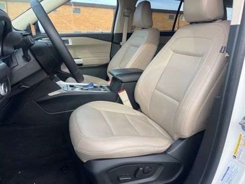 Certified 2023 Ford Explorer XLT w/ Equipment Group 202A image 18