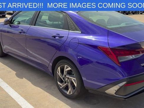 Used 2025 Hyundai Elantra SEL image 1
