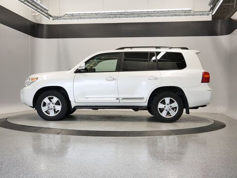 Used 2015 Toyota Land Cruiser image 2