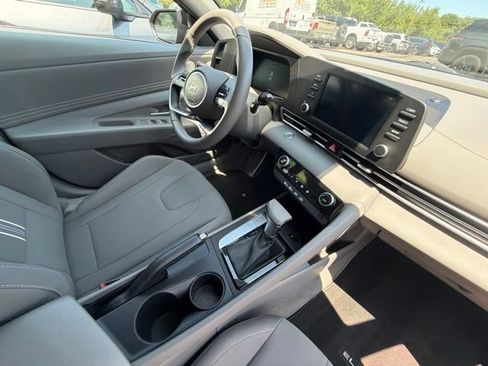 Used 2025 Hyundai Elantra Sport FWD image 13