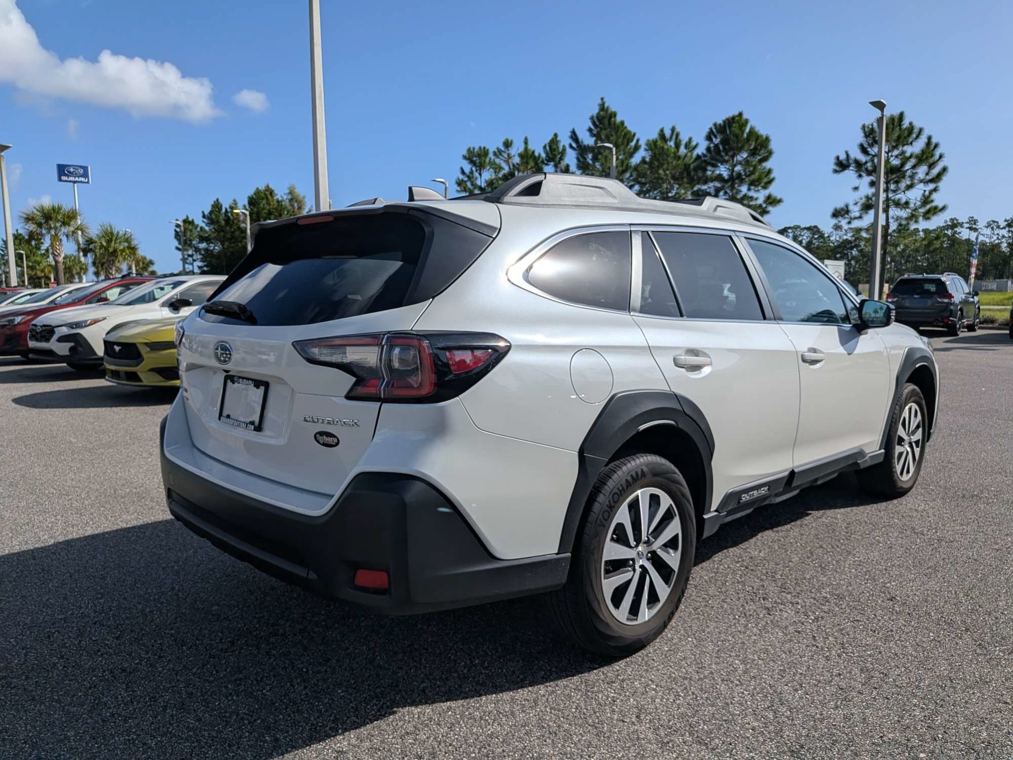 Used 2024 Subaru Outback Premium AWD/4WD image 4