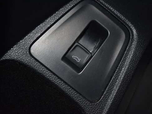 Used 2024 Volkswagen Tiguan SE image 6