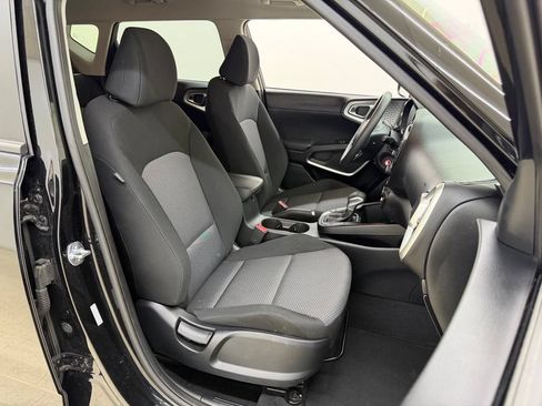 Used 2025 Kia Soul LX FWD image 11