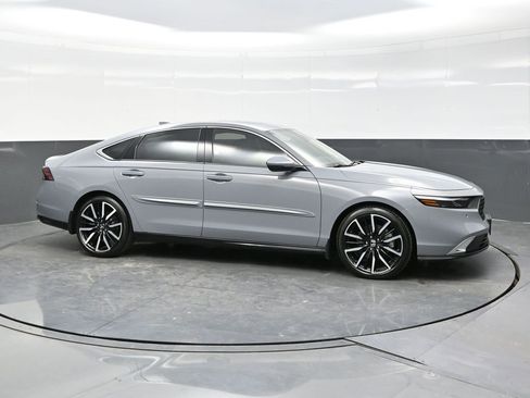 Used 2023 Honda Accord Touring image 8