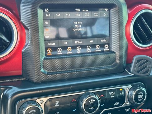 Used 2018 Jeep Wrangler Unlimited Rubicon w/ LED Lighting Group AWD/4WD image 25