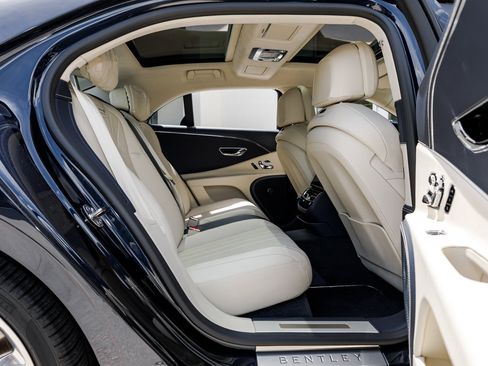 Certified 2024 Bentley Flying Spur V8 image 40