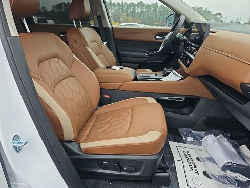 New 2026 Nissan Pathfinder Platinum FWD image 13