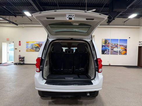 Used 2019 Dodge Grand Caravan SE FWD image 26