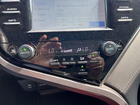 Used 2018 Toyota Camry XSE FWD image 14