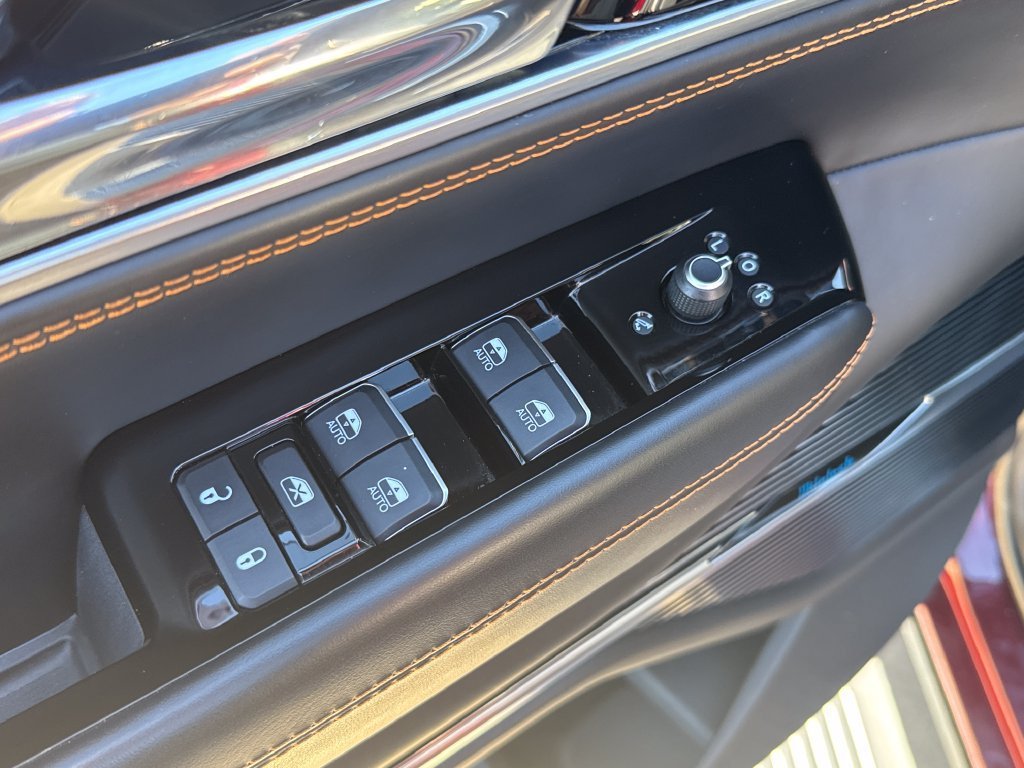 Used 2022 Jeep Grand Wagoneer Series III AWD/4WD image 18