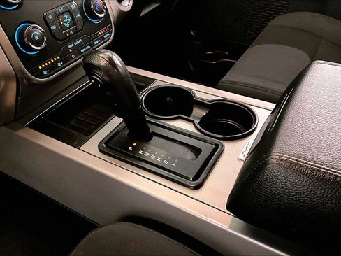 Used 2017 Ford Expedition XLT image 17