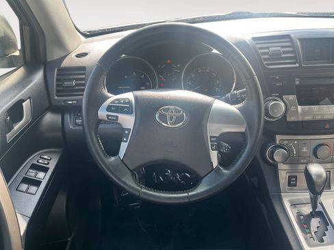 Used 2012 Toyota Highlander 4WD Hybrid w/ Leather Pkg image 12