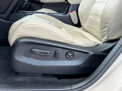 Used 2019 Honda CR-V Touring image 14