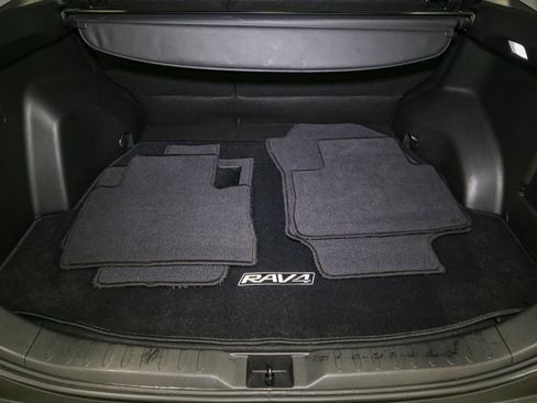 Used 2022 Toyota RAV4 XLE image 12