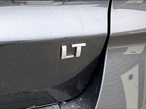 Used 2017 Chevrolet Traverse LT w/ Style and Technology Package image 31