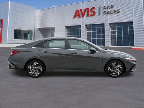 Used 2025 Hyundai Elantra SEL FWD image 5