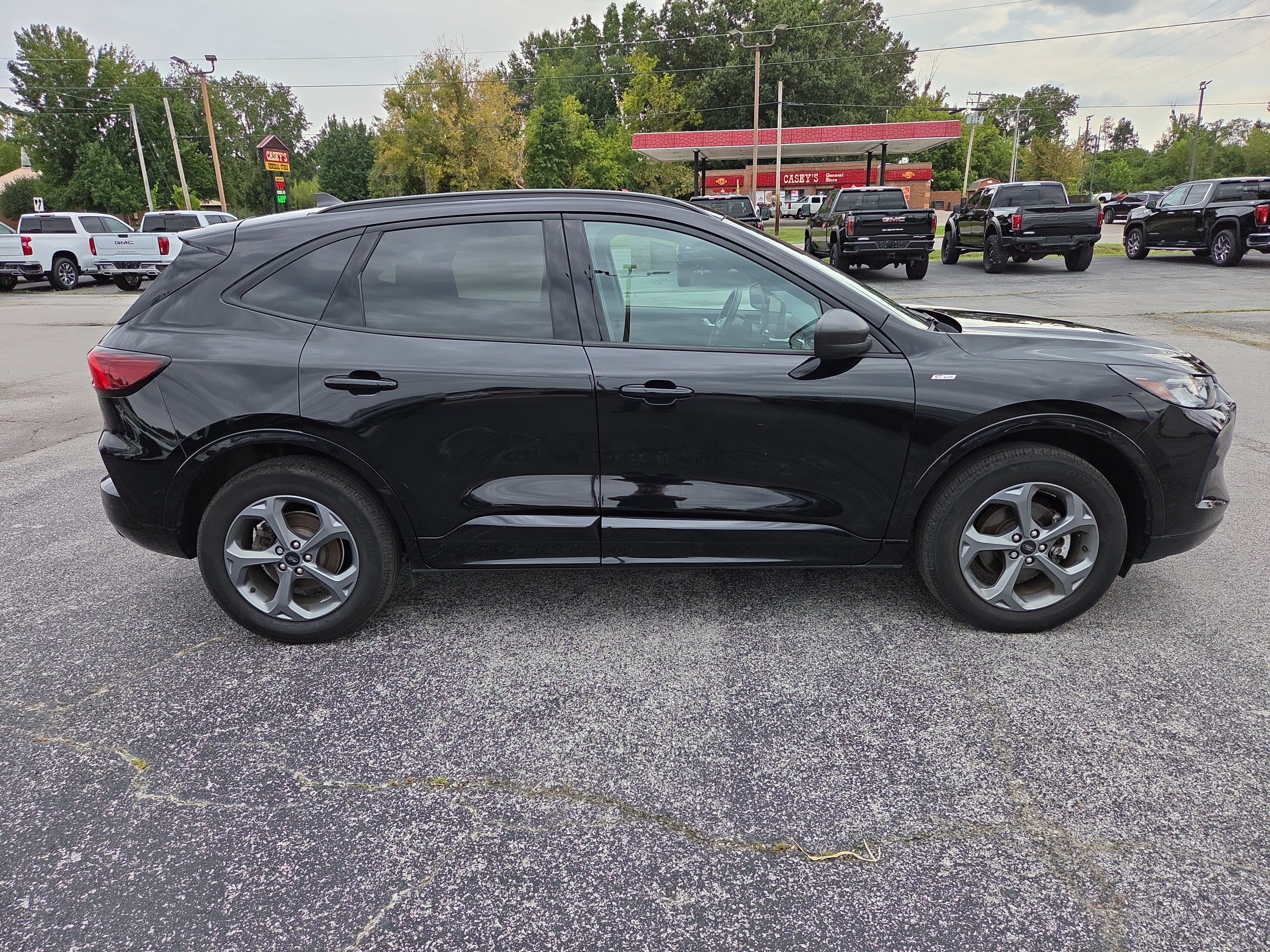 Used 2024 Ford Escape ST-Line w/ Tech Pack #1 AWD/4WD image 3