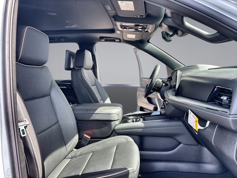 New 2026 Chevrolet Suburban Premier AWD/4WD image 35