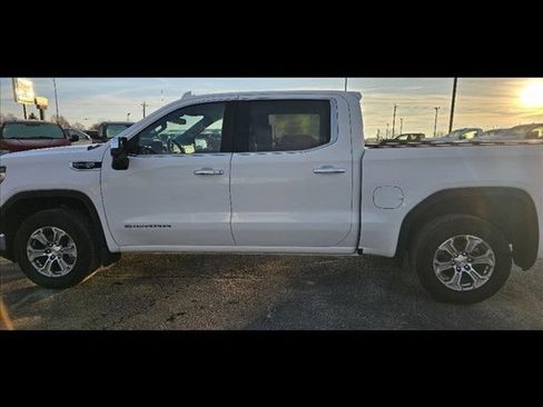 Used 2024 GMC Sierra 1500 SLT AWD/4WD image 7