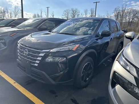 Used 2025 Nissan Rogue SV image 4