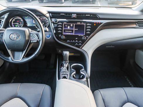 Used 2019 Toyota Camry XLE image 11