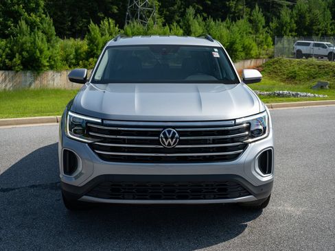 Used 2026 Volkswagen Atlas SE FWD image 2
