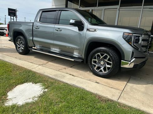 Used 2026 GMC Sierra 1500 SLE AWD/4WD image 2