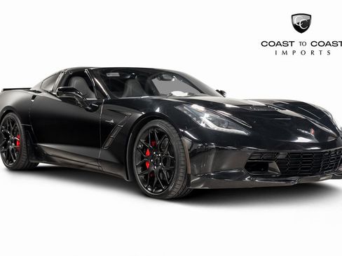 Used 2019 Chevrolet Corvette Stingray Coupe w/ Carbon Flash Badge Package image 1