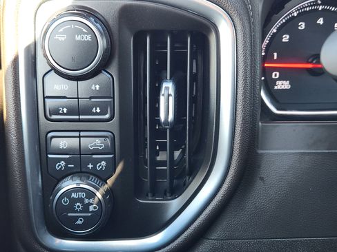 Used 2021 Chevrolet Silverado 2500 LTZ w/ LTZ Texas Edition image 22