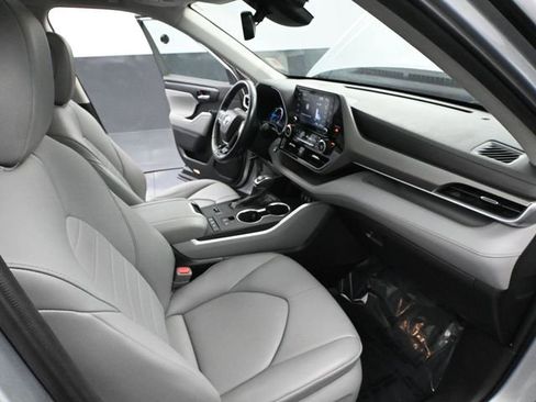 Used 2021 Toyota Highlander XLE image 53