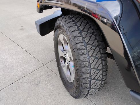 Used 2016 Jeep Wrangler Unlimited Sahara image 22