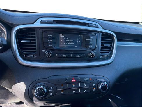 Used 2017 Kia Sorento LX image 13