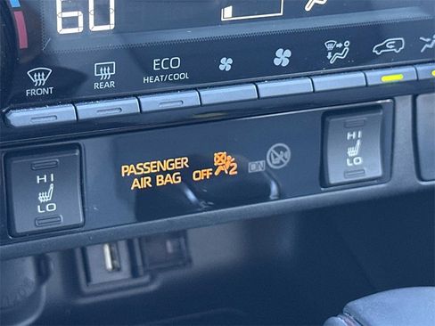 Used 2022 Toyota RAV4 XLE Premium image 19