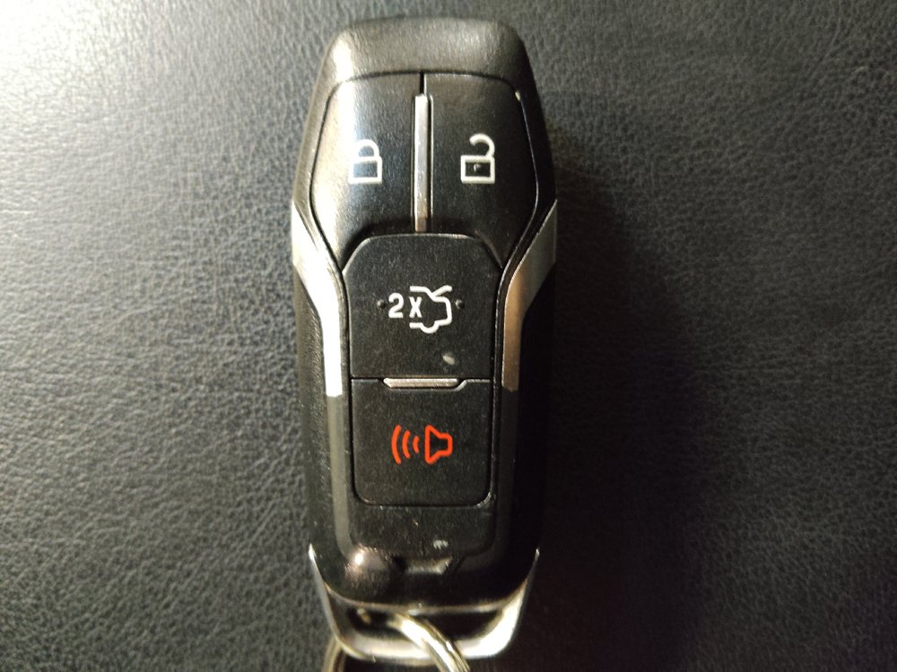 Used 2015 Ford Edge Titanium FWD image 32