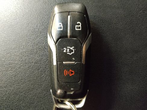 Used 2015 Ford Edge Titanium FWD image 32