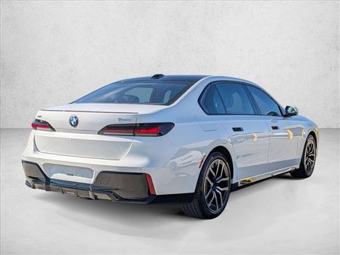 Used 2025 BMW 740i xDrive w/ Premium Package image 5