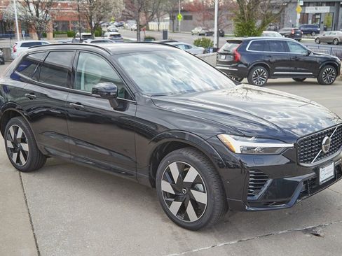 New 2025 Volvo XC60 T8 Plus w/ Protection Package Premier image 4