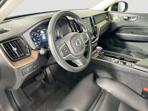 Used 2019 Volvo XC60 T6 Momentum w/ Advanced Package image 10