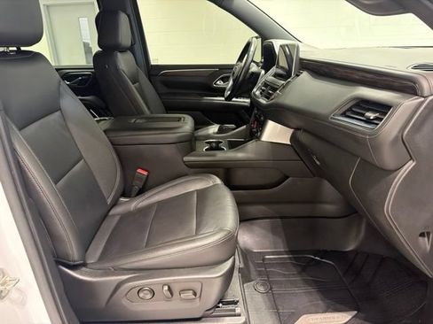 Used 2022 Chevrolet Tahoe Z71 w/ Luxury Package AWD/4WD image 14