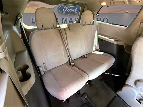 Used 2012 Toyota Sienna LE w/ Towing Pkg AWD/4WD image 28